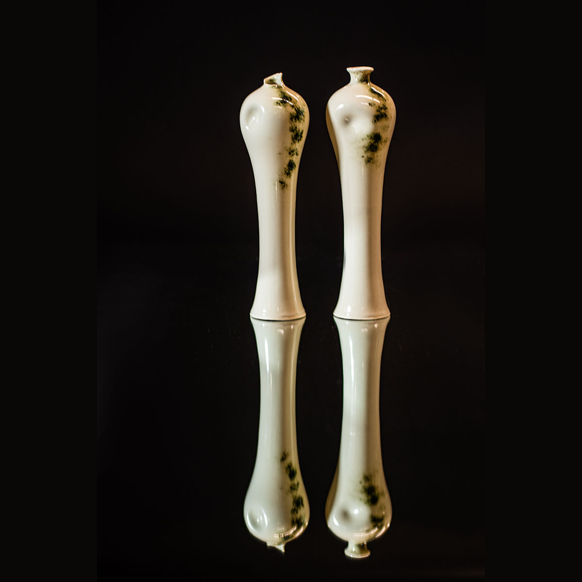 set of 2 porcelain vases